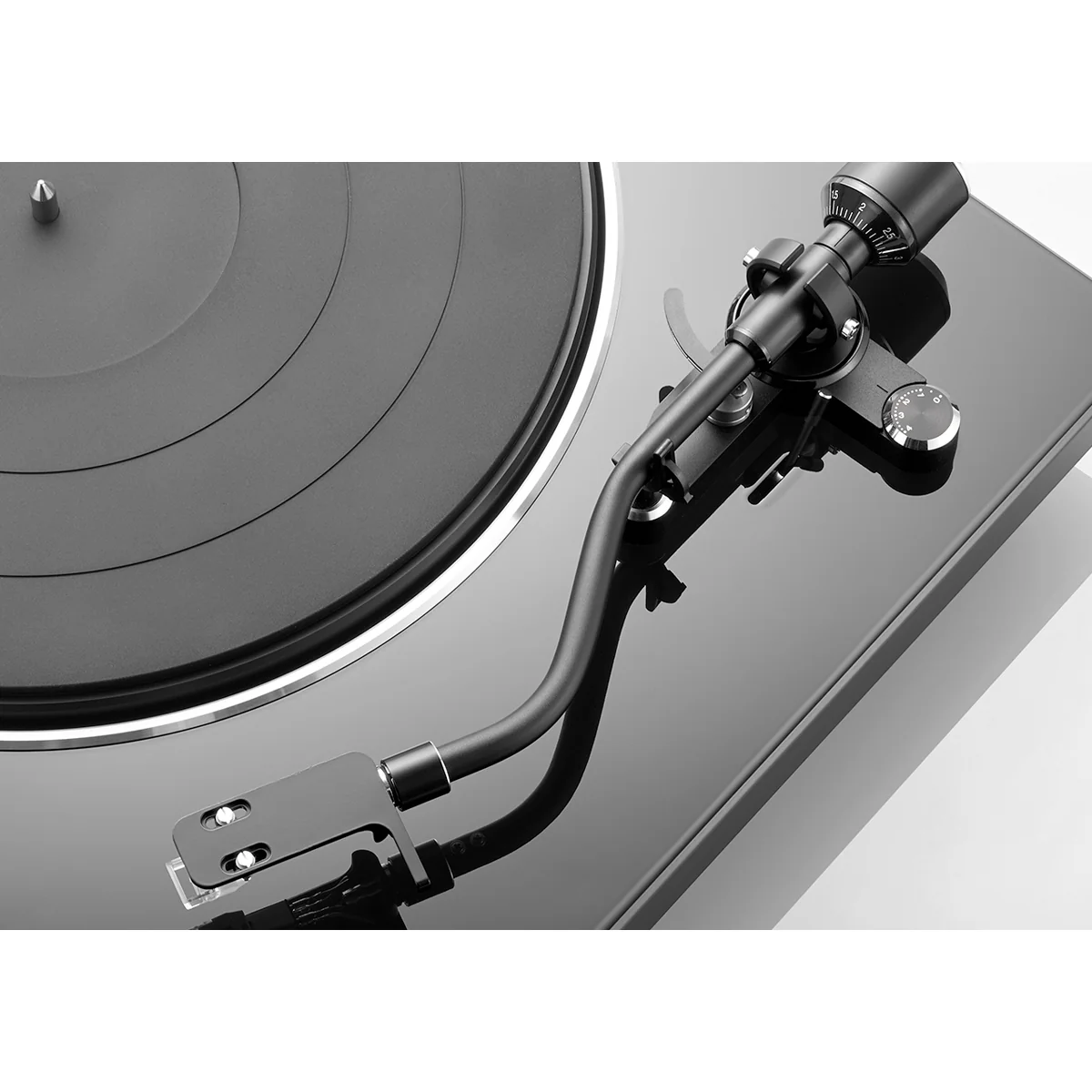 Denon DP-400 Semi-Automatic Turntable w/ Built-In Preamp - Image 9