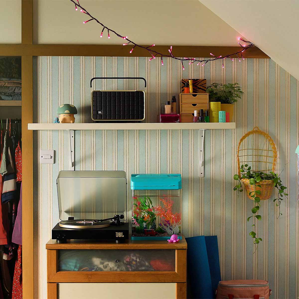 JBL Authentics 300 Wireless Powered Speaker - Image 11