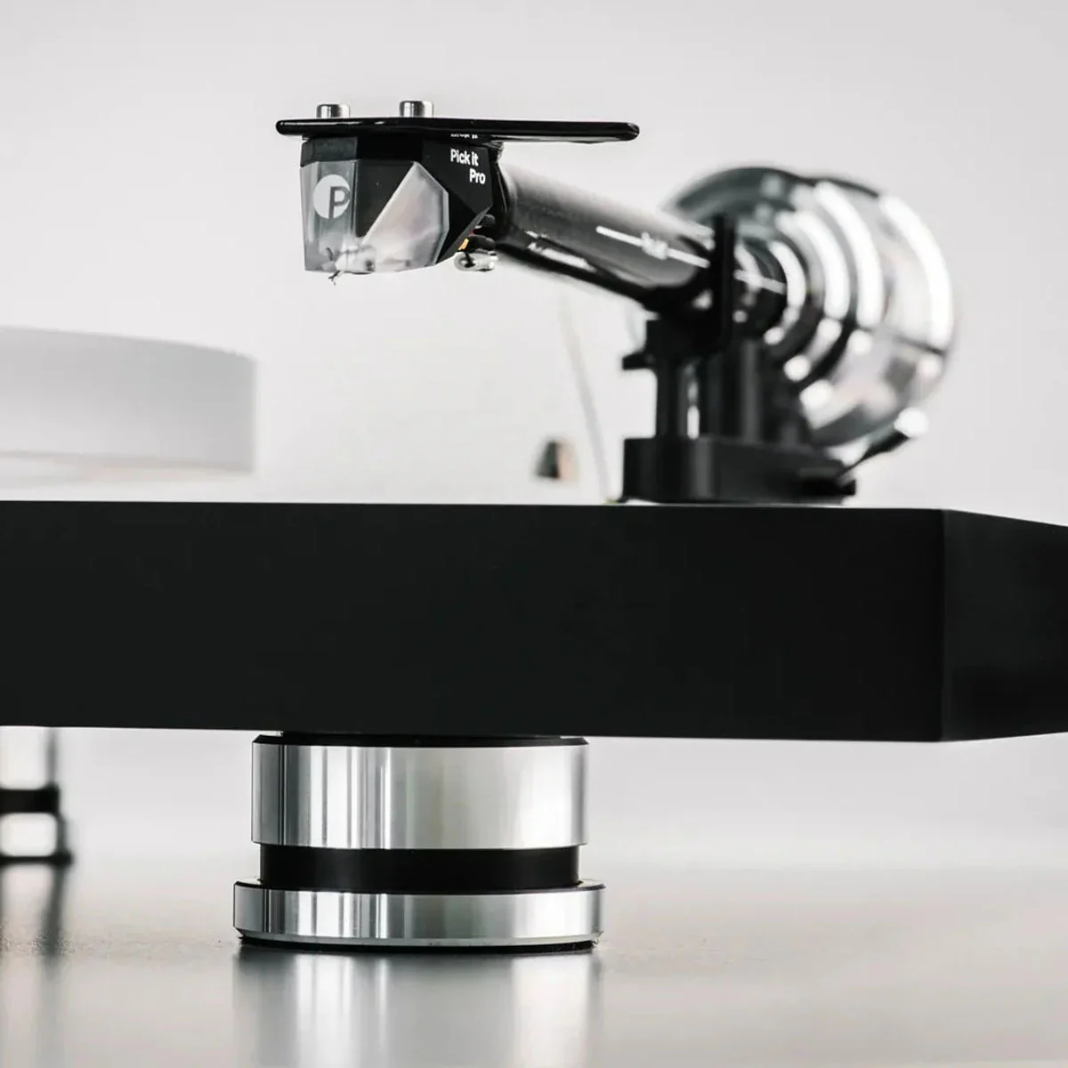 Pro-Ject Debut Reference 10 Balanced Turntable - Image 3