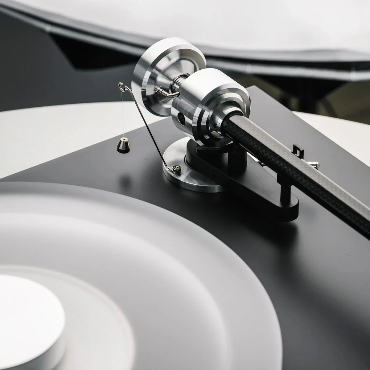 Pro-Ject Debut Reference 10 Balanced Turntable - Image 4