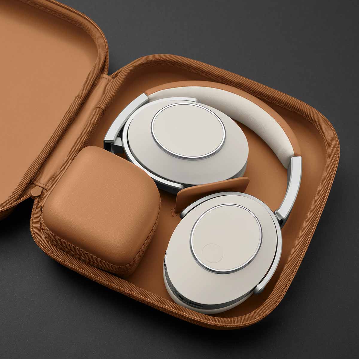 T+A Solitaire T High-Performance Closed-Back Dynamic Headphones - Image 15