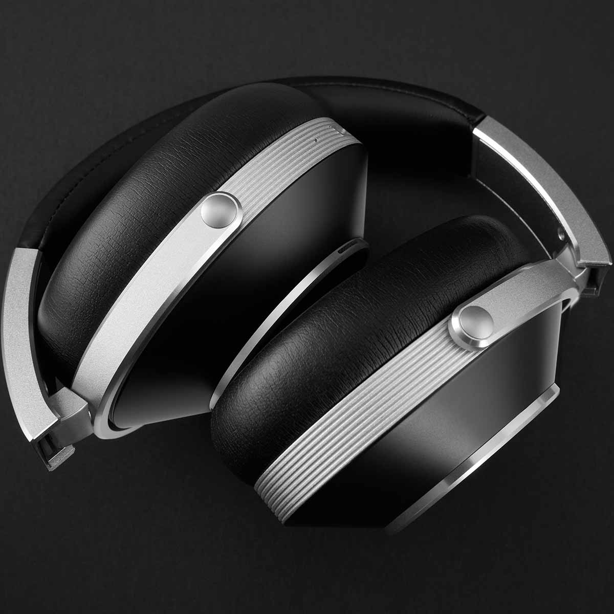 T+A Solitaire T High-Performance Closed-Back Dynamic Headphones - Image 7